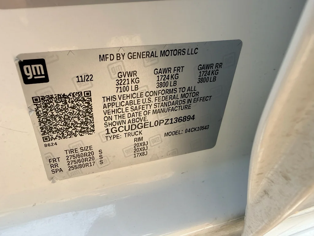 Used 2023 Summit White Chevrolet LTZ image 31