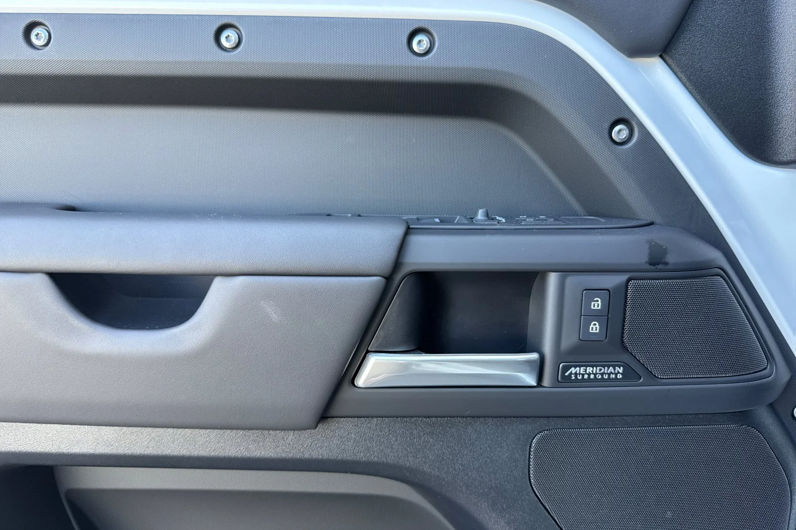 2025 Land Rover Defender X-Dynamic SE - Photo 11
