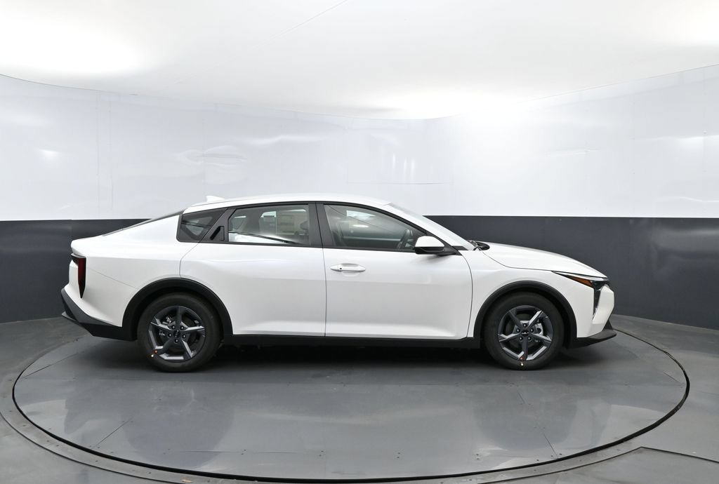 New 2026 Snow White Pearl Kia LXS image 4