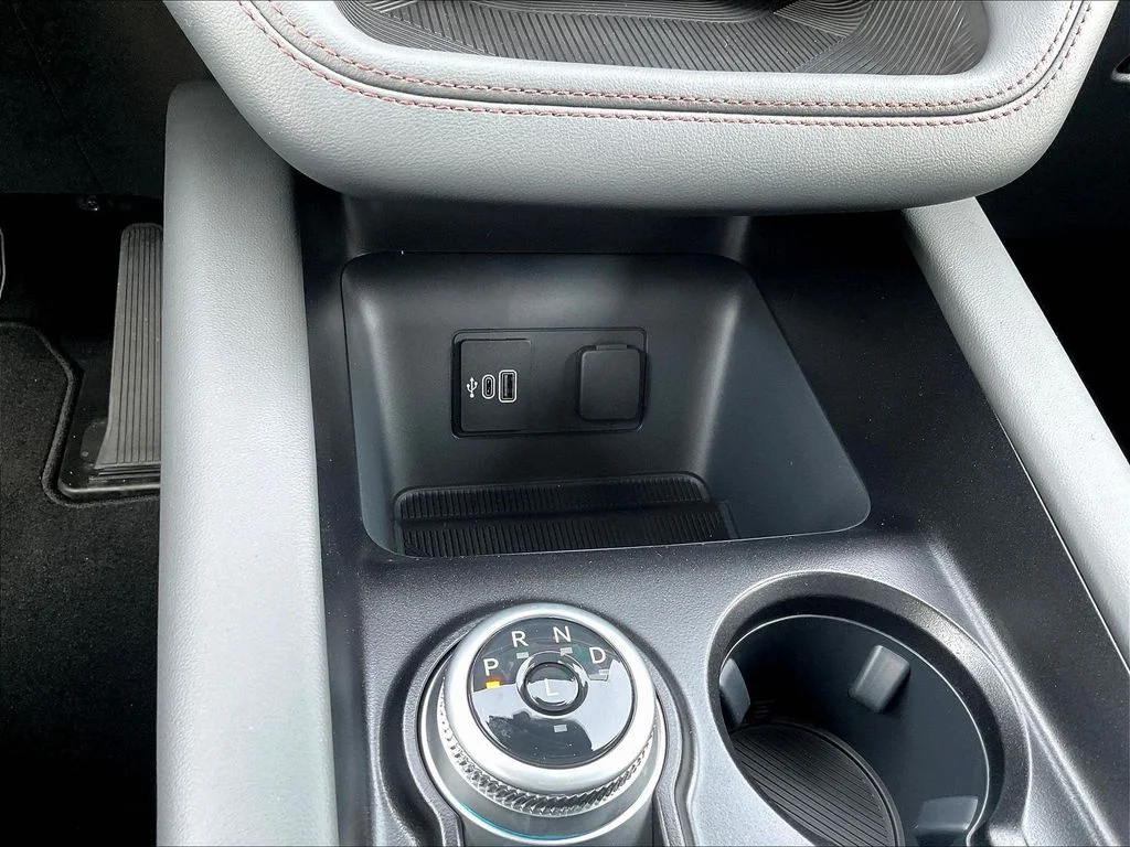 New 2026 Star White Metallic Tri-Coat Ford Active image 24
