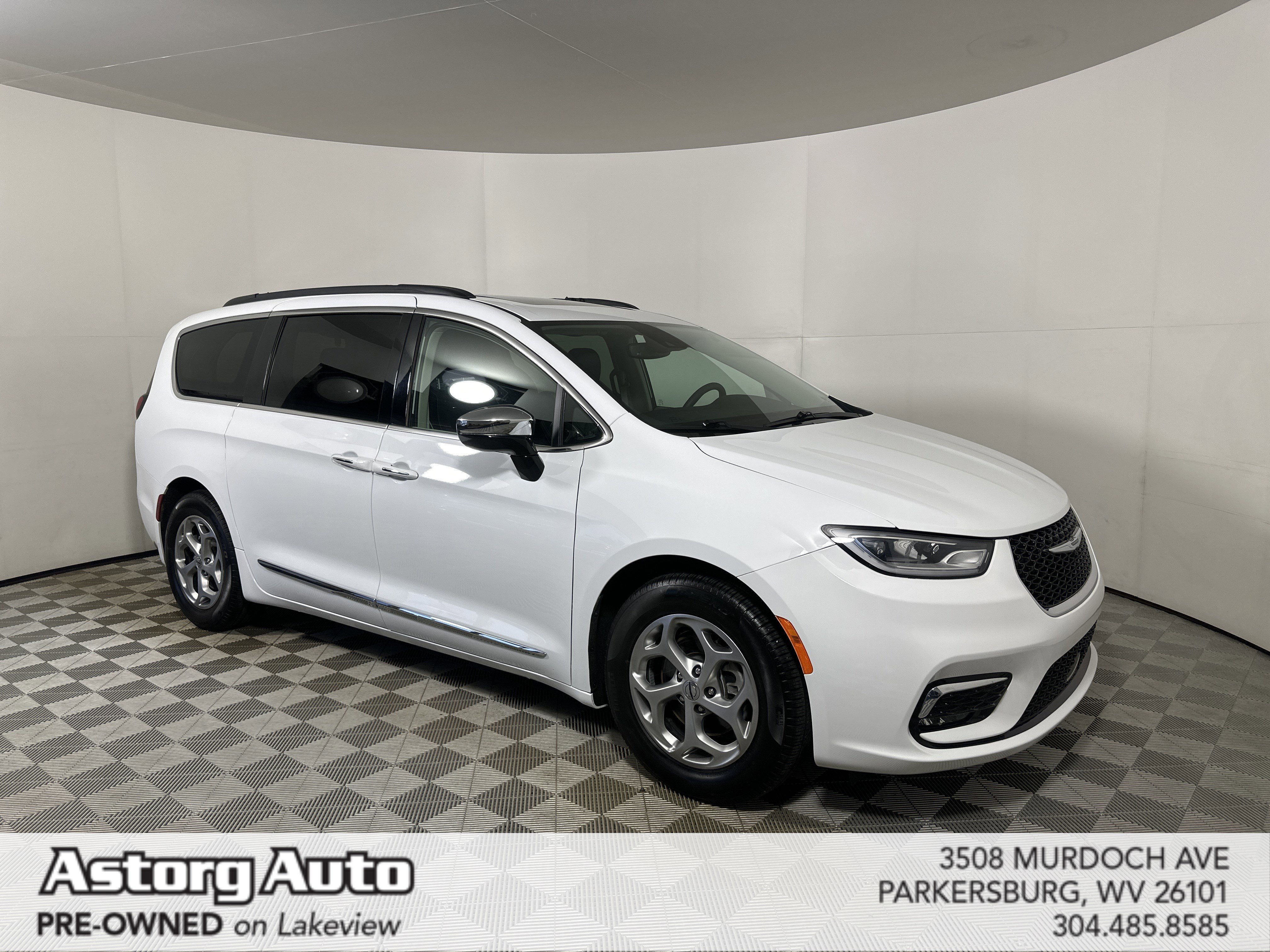 Certified Used 2023 Bright White Clearcoat Chrysler Limited image 1