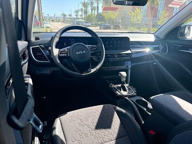 New 2026 Clear White / Black Roof Kia S image 22