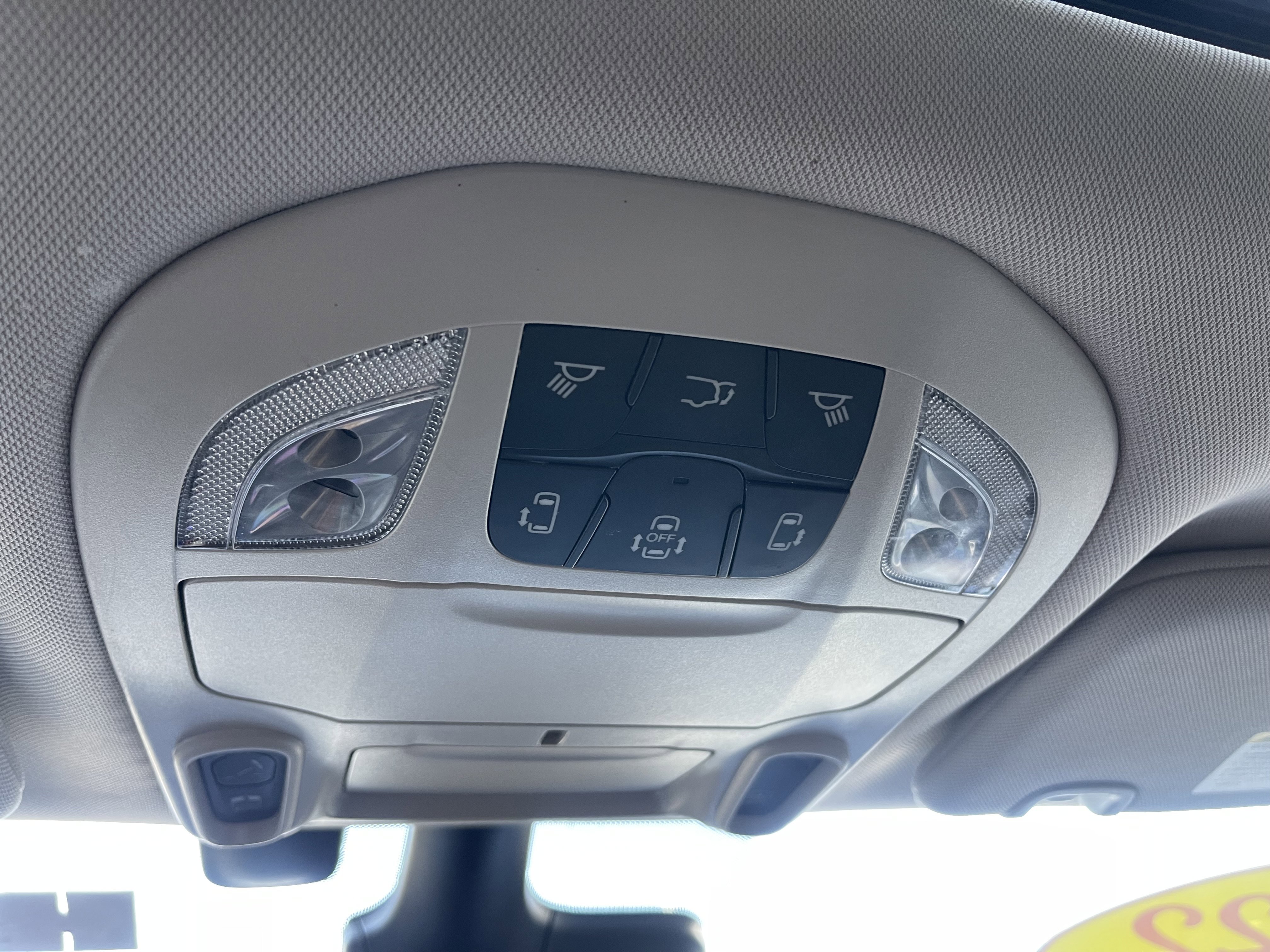 Used 2022 White Chrysler Limited image 41