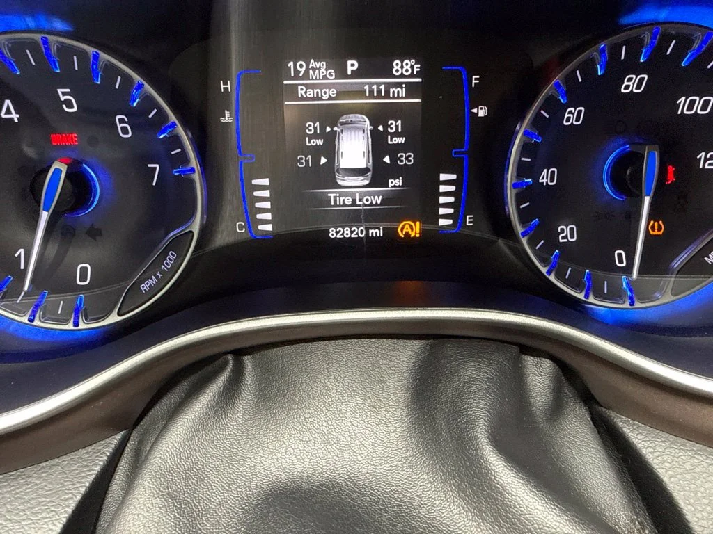 Used 2022 White Chrysler LX image 31