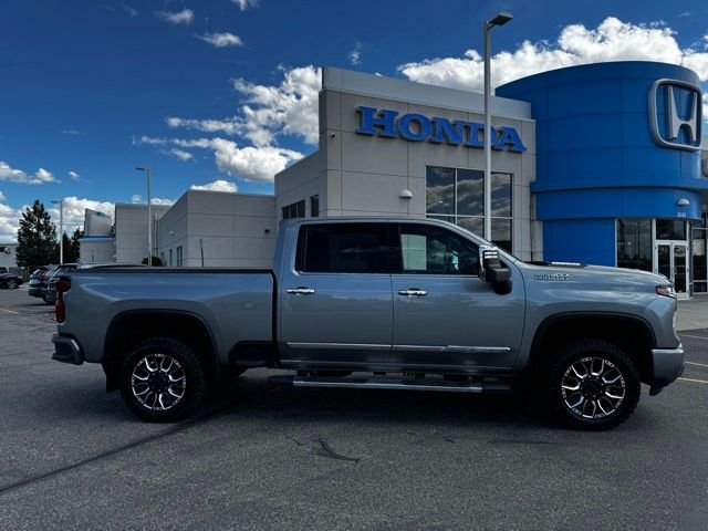 Used 2024 Slate Gray Metallic Chevrolet High Country image 4