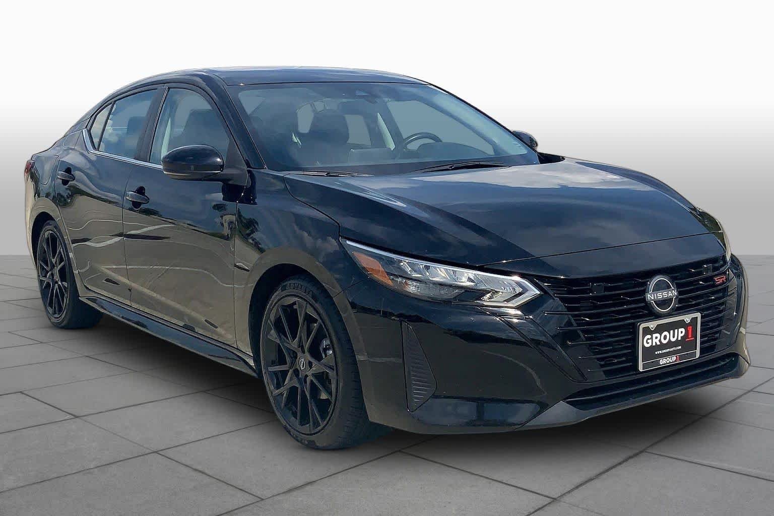 Used 2025 Super Black Nissan SR image 3