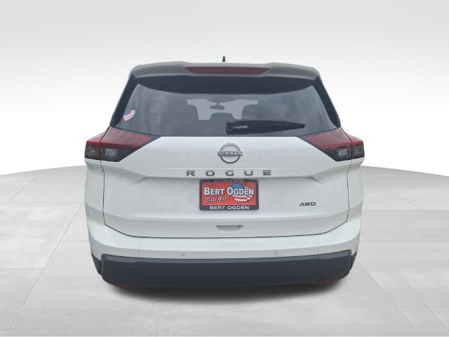 Used 2025 White Nissan S image 7