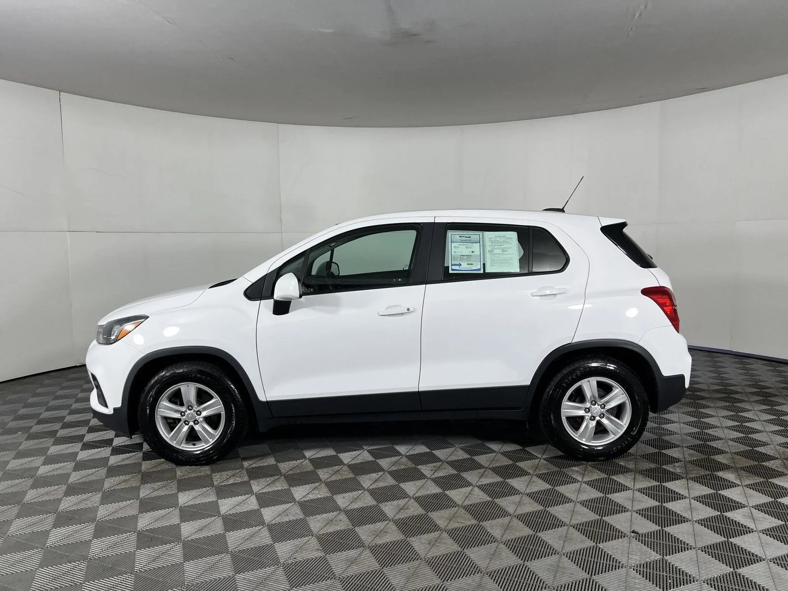 Used 2019 Summit White Chevrolet LS image 17