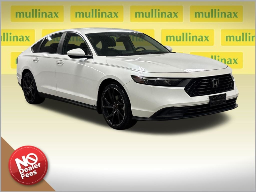 Used 2023 White Honda LX image 1
