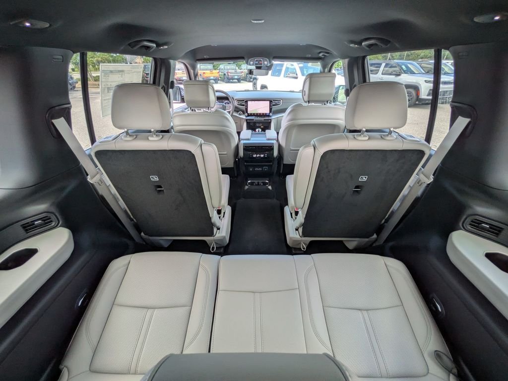 New 2026 Baltic Gray Metallic Clearcoat Jeep  image 35
