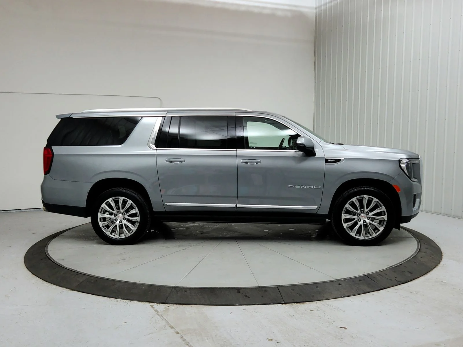Used 2023 Sterling Metallic GMC Denali image 10