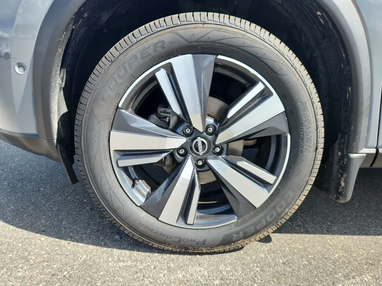 Used 2023 Boulder Gray Pearl Nissan SL image 10
