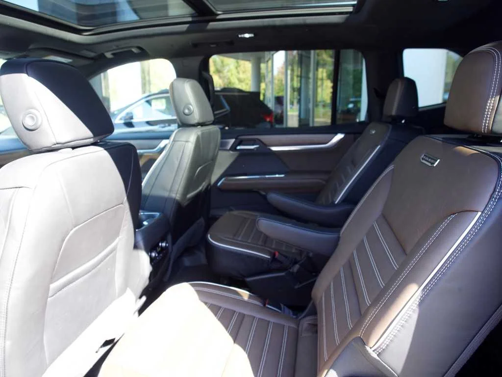 New 2027 Glacier White Tricoat GMC Denali Ultimate image 9