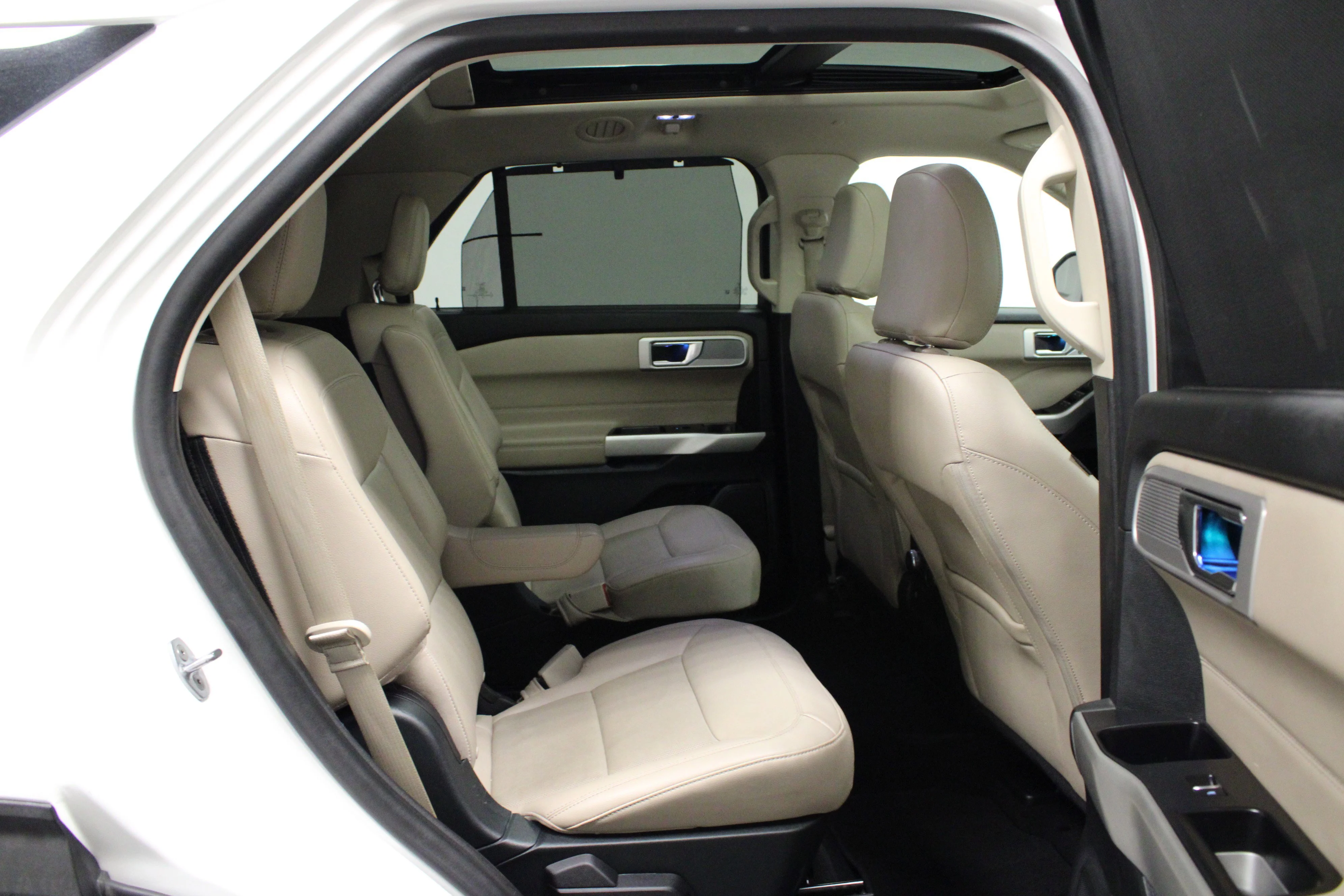 Used 2021 Star White Metallic Tri-Coat Ford Limited image 16