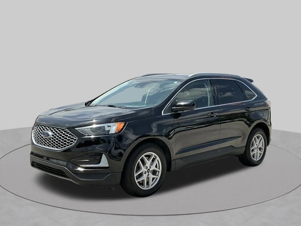 Used 2023 Black Ford SEL image 2