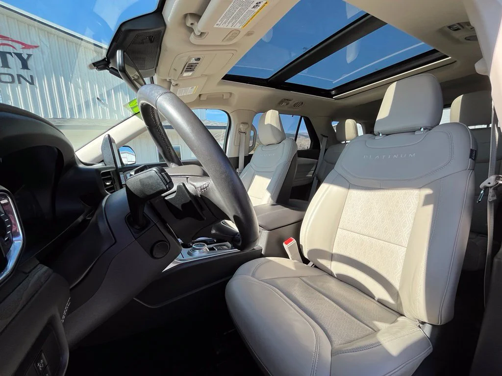Used 2020  Ford Platinum image 9