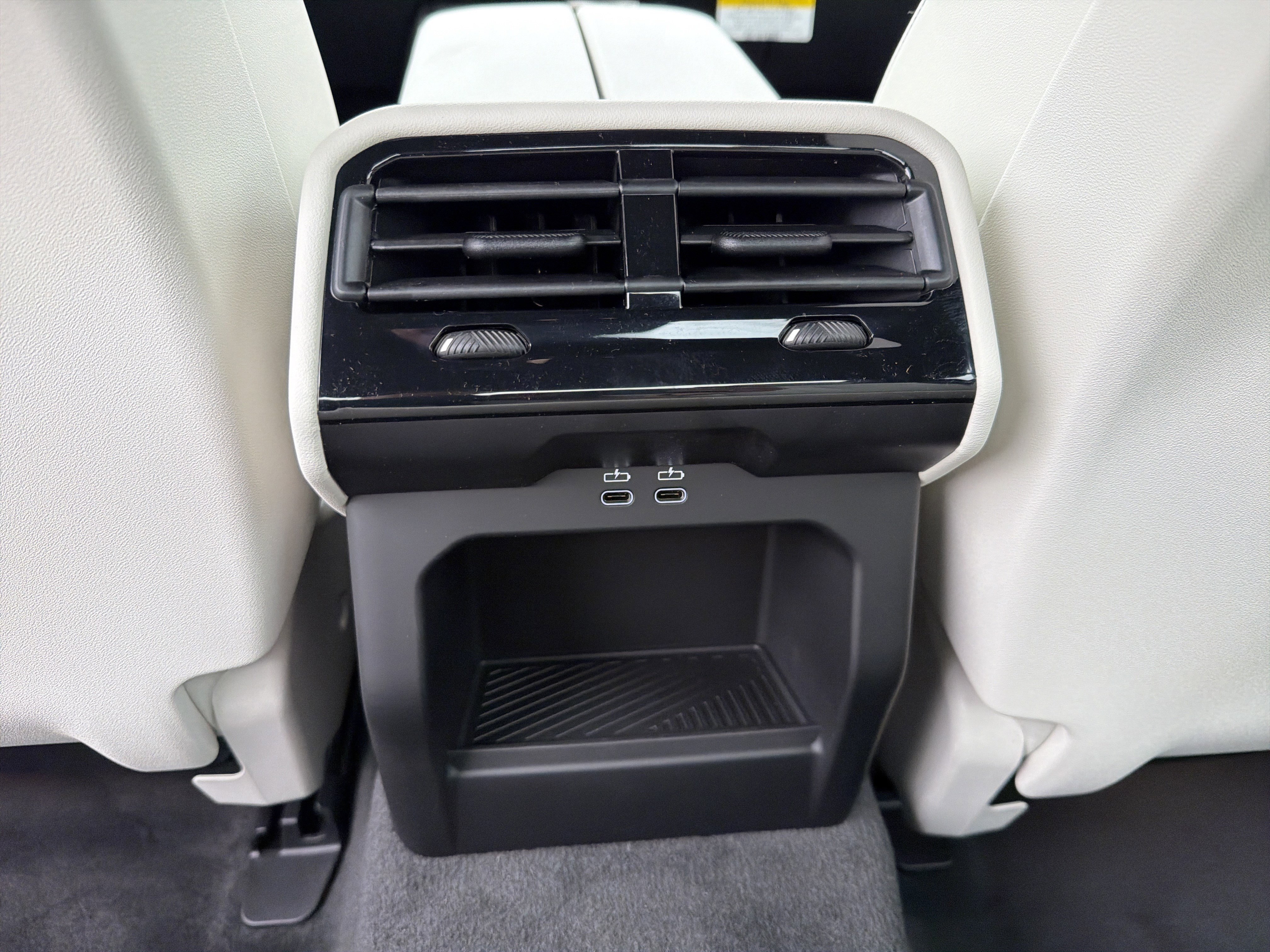 New 2027 Carbon Black Metallic BMW 530i image 4