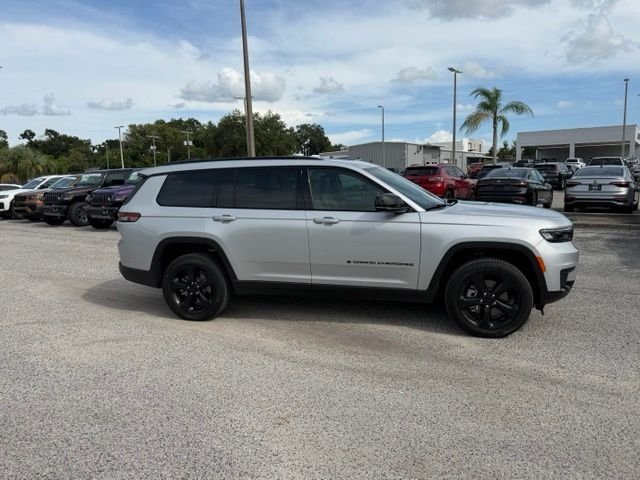 Used 2025 Silver Jeep Altitude X image 6