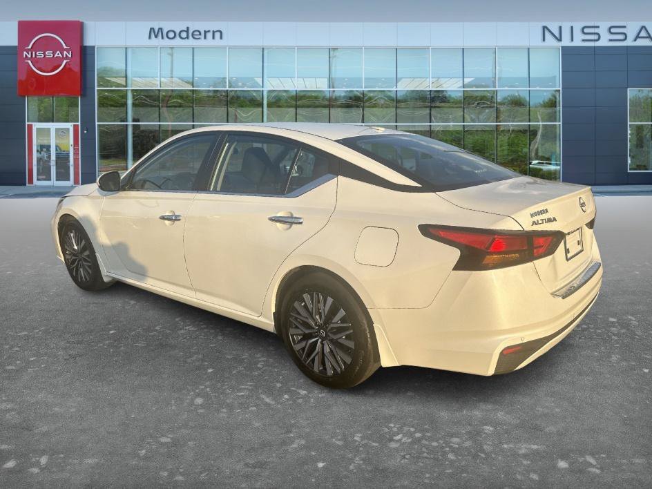 Used 2023 Pearl White Tricoat Nissan 2.5 SV image 7