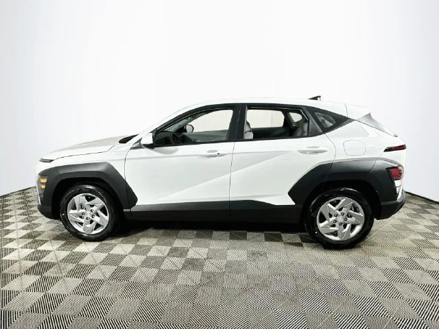 New 2027 White Hyundai SE image 6