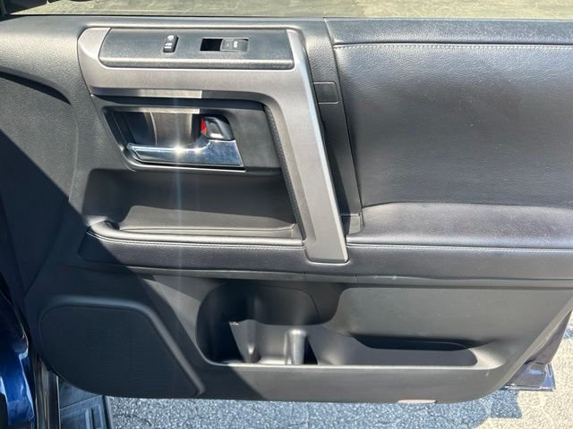 Used 2016  Toyota SR5 Premium image 9