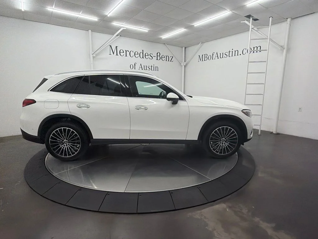 New 2027 White Mercedes-Benz GLC 300 image 8