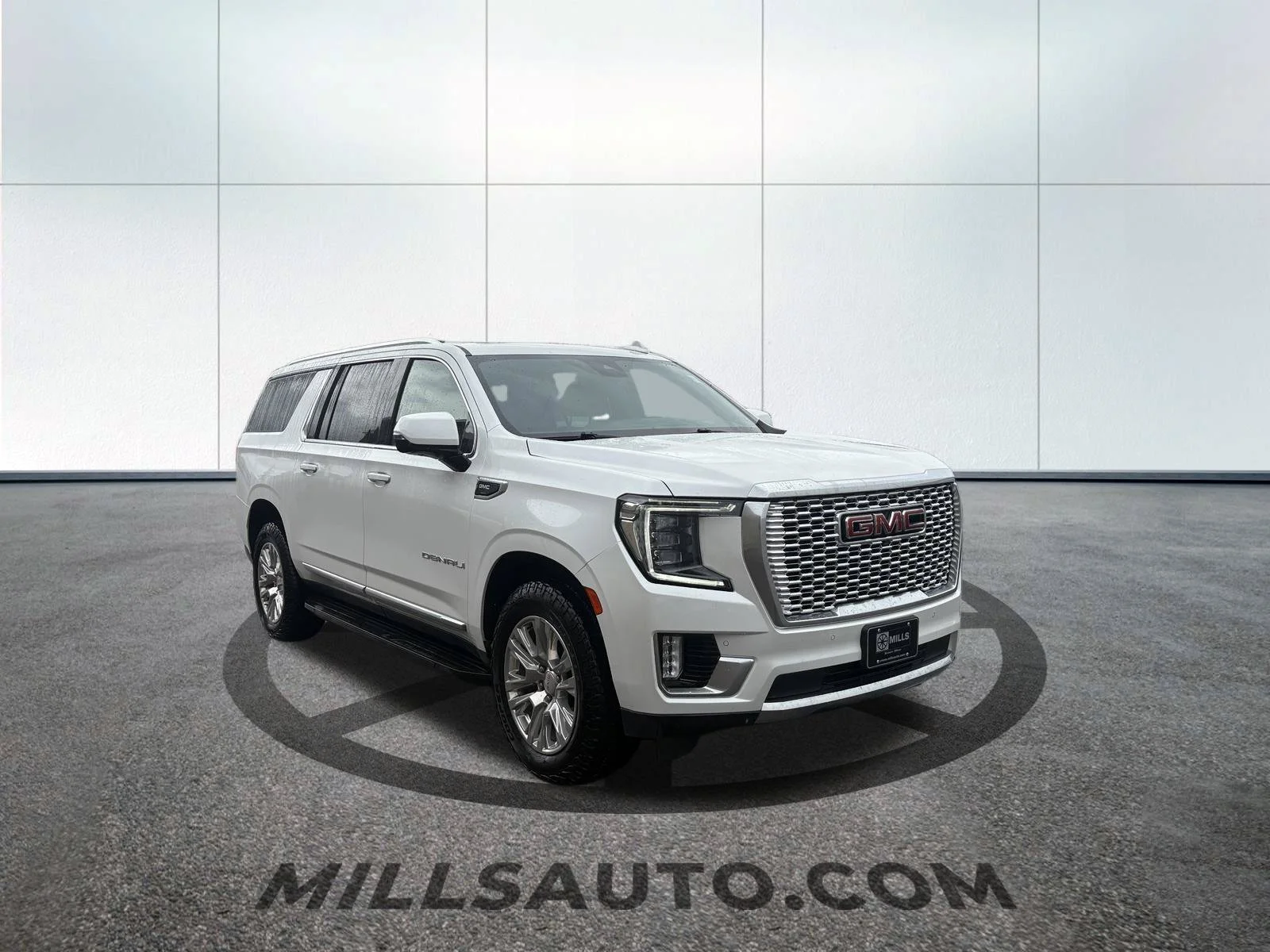 Used 2023 White GMC Denali image 3