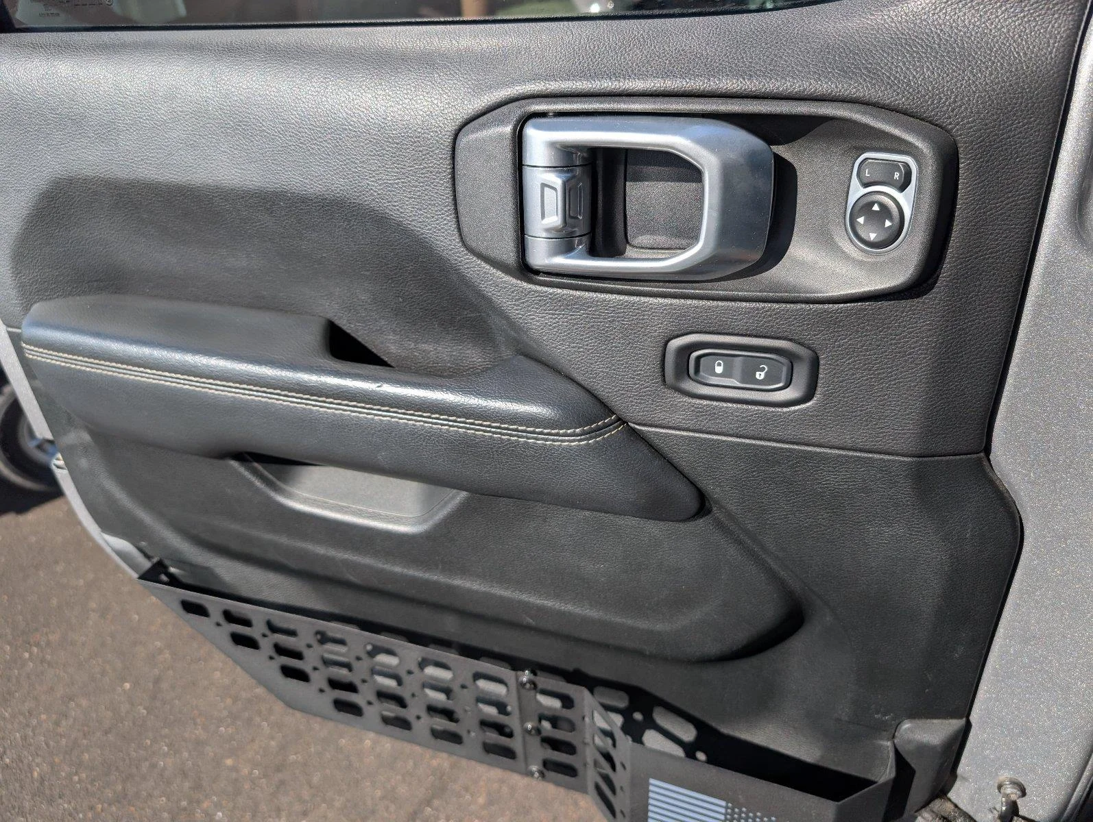 Used 2020 Billet Silver Metallic Clearcoat Jeep Sahara image 17