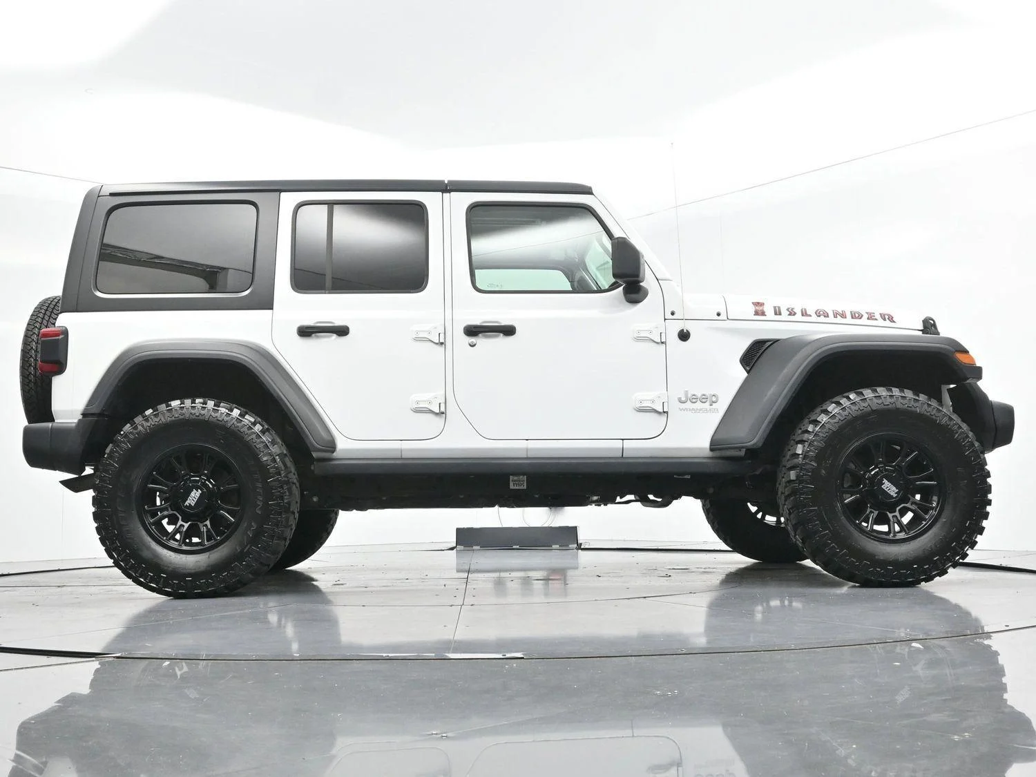 Used 2021 Bright White Clearcoat Jeep Unlimited Islander image 50