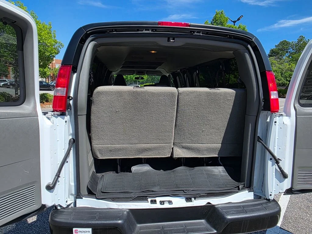 Used 2025 Summit White Chevrolet 1LS image 28