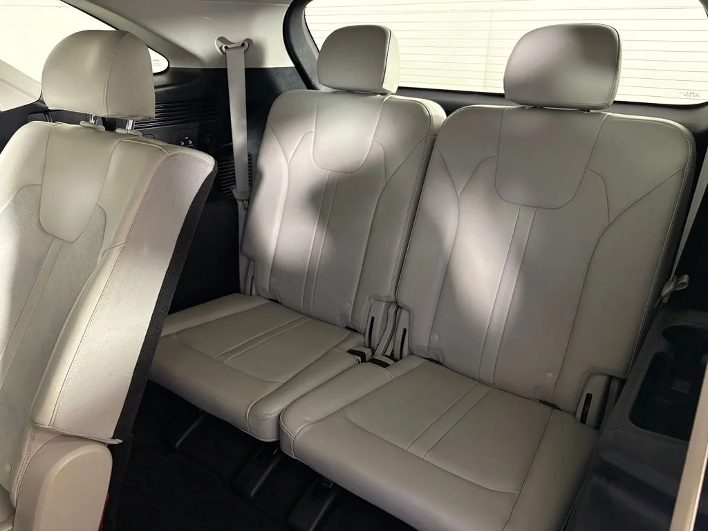 Used 2022 White Kia S image 41