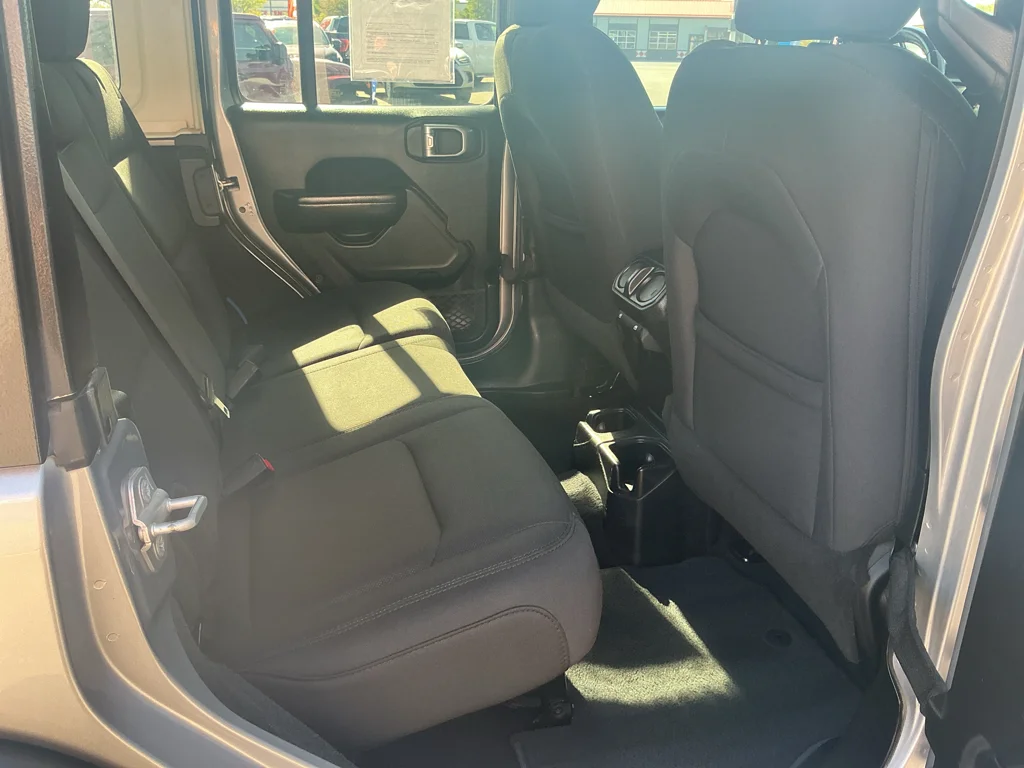 Used 2019 Billet Silver Metallic Clearcoat Jeep Sport S image 16