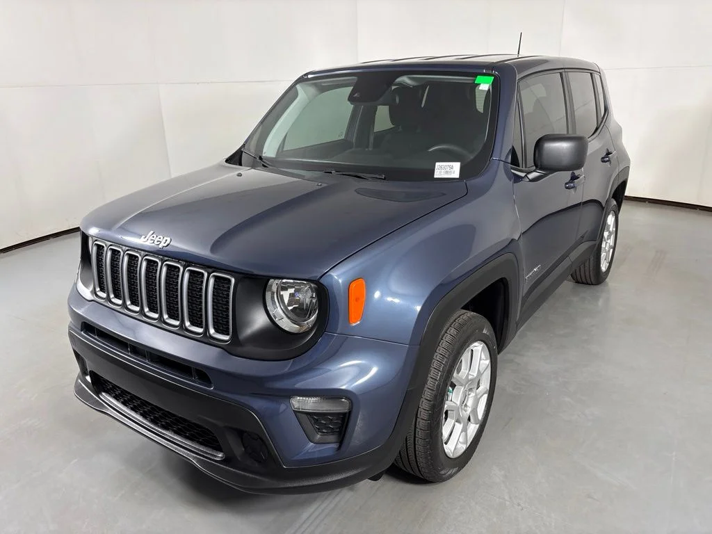 Used 2023 Blue Jeep Latitude image 4