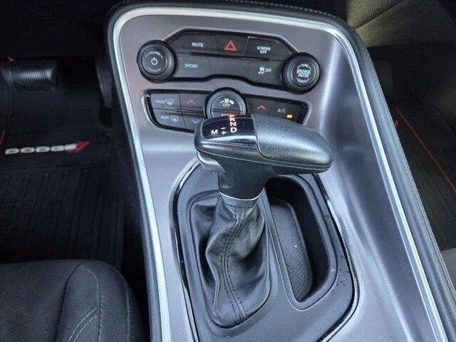 Used 2019 Pitch Black Clearcoat Dodge SXT image 17