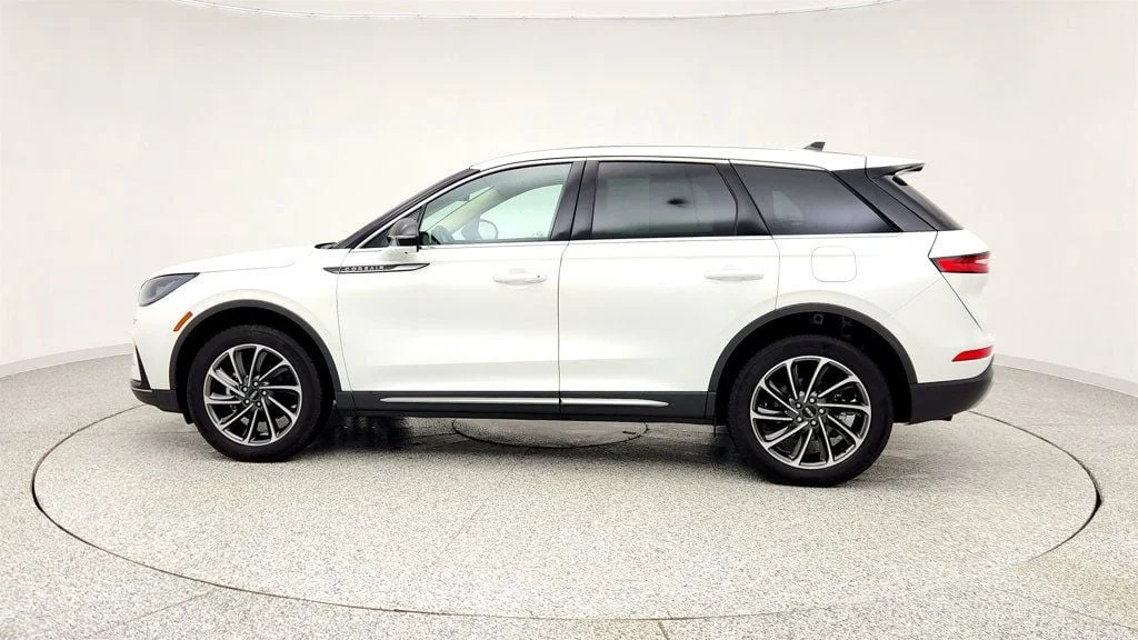 Used 2023 Pristine White Metallic Tri-Coat Lincoln Standard AWD w/ Equipment Group 101A and Co-Pilot360 Vision image 8