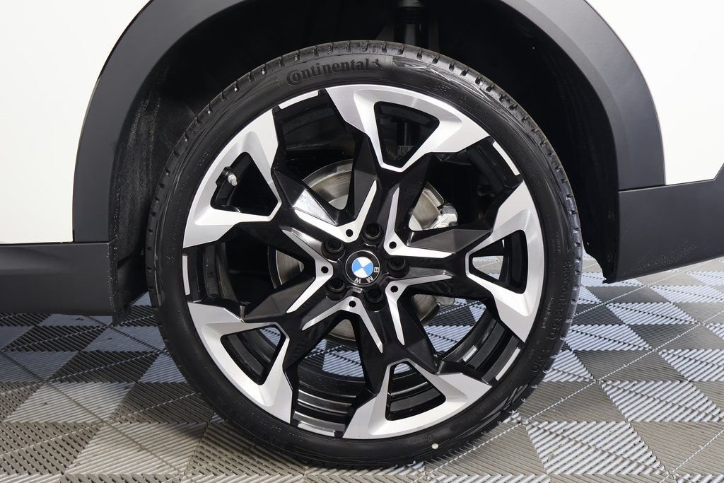 New 2026 Alpine White BMW xDrive28i image 10