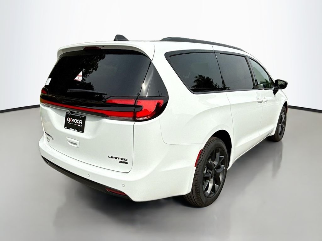 New 2027 Bright White Clear-Coat Exterior Paint Chrysler Limited image 4