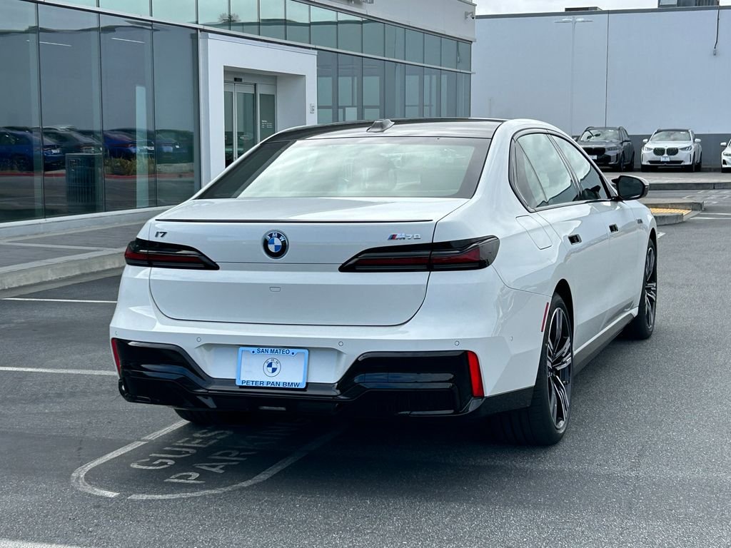 New 2026 Alpine White BMW M70 image 5
