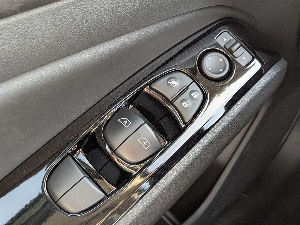 Used 2025  Nissan 2.5 SL image 23