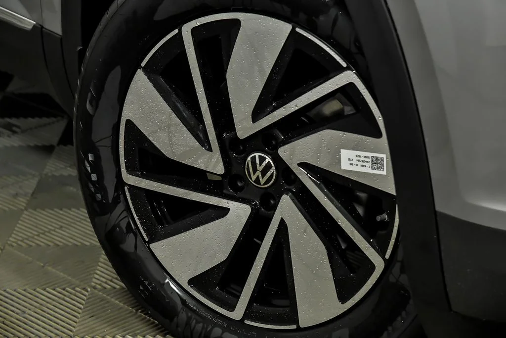New 2026 Silver Volkswagen SE w/Technology image 3