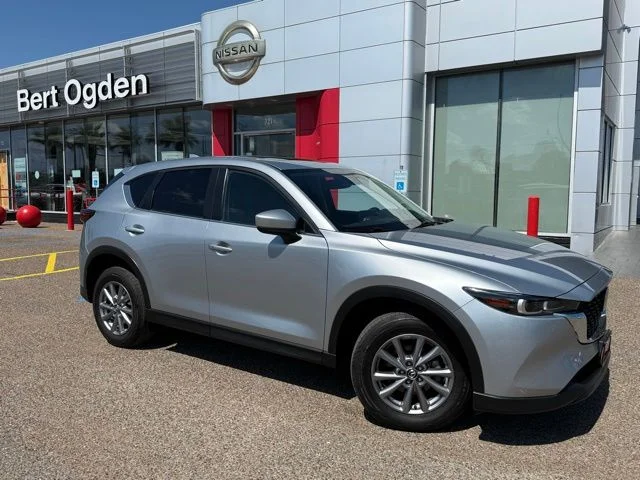 2023 Mazda CX-5 S Preferred package Auto AWD's photo