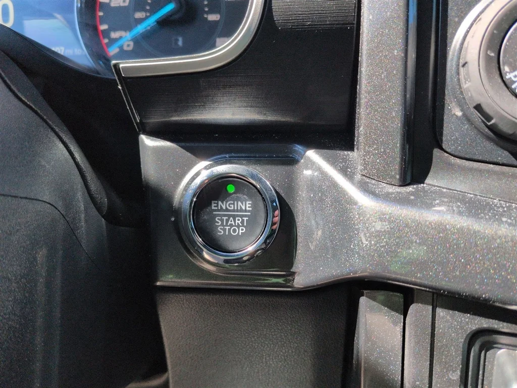 Used 2023 Black Ford XLT image 17
