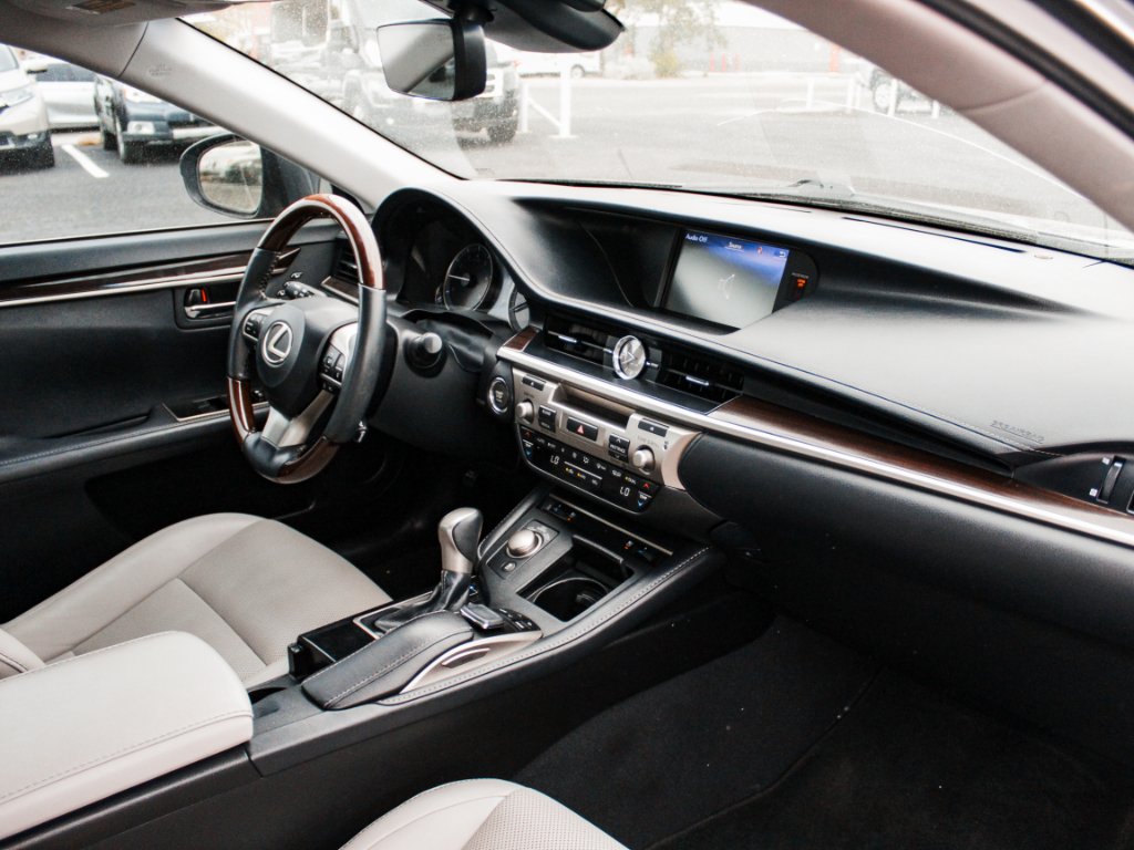 Used 2018 Nebula Gray Pearl Lexus Base image 31