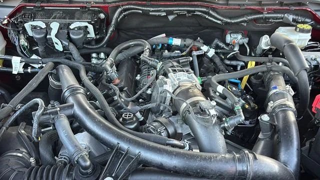 Used 2025 Red Ford Lariat image 30
