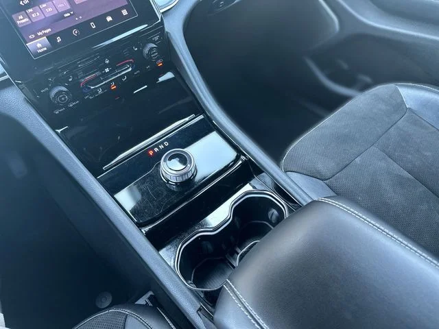 Used 2022 White Jeep Altitude image 21