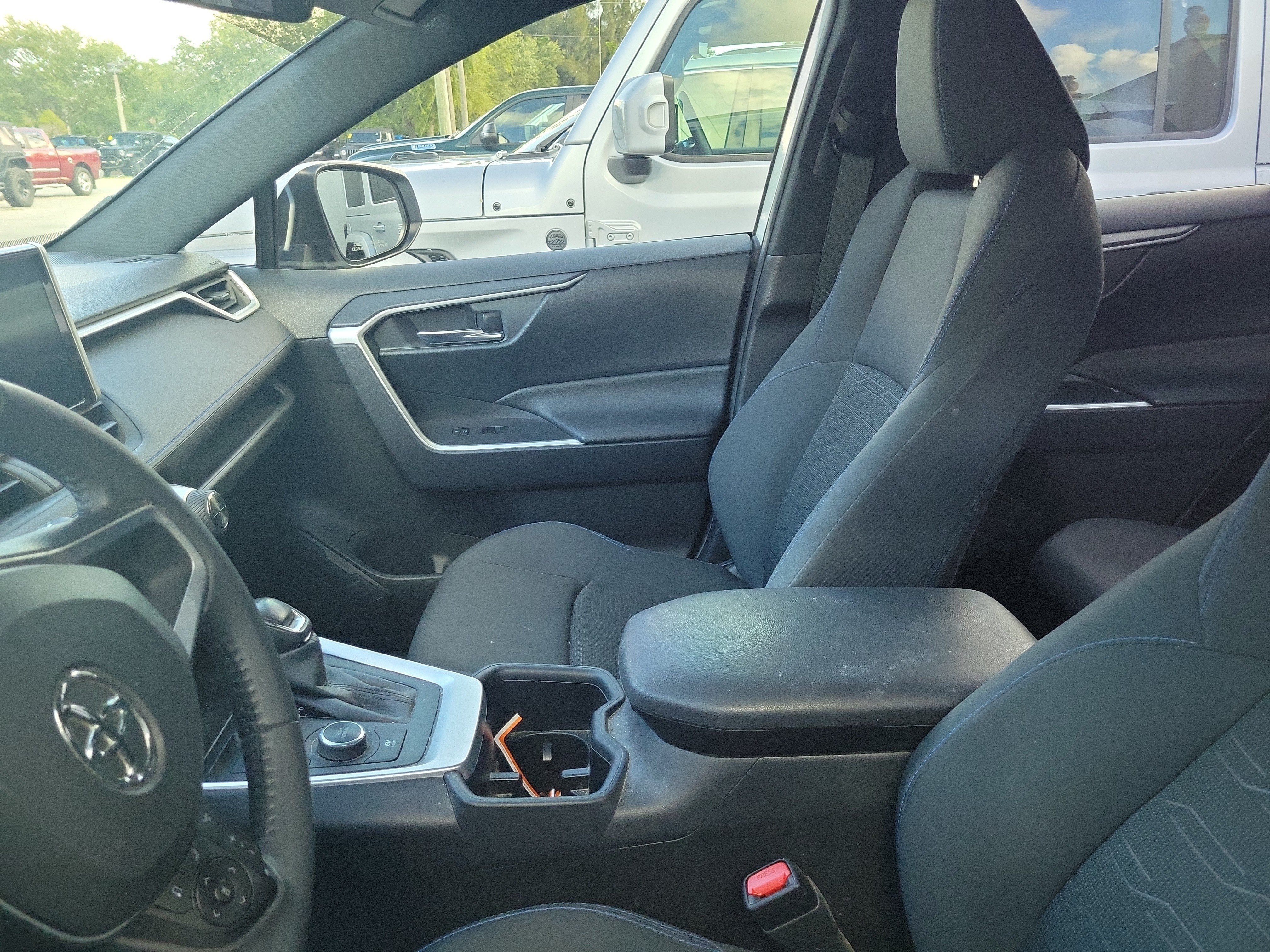 Used 2023 Pearl Toyota Hybrid SE image 8