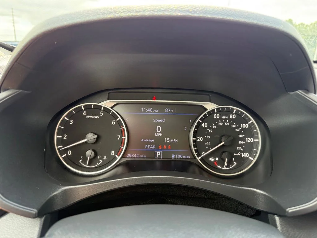Used 2025 White Nissan 2.5 SV image 17