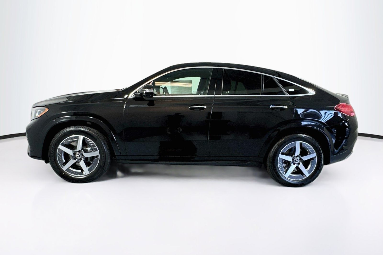 New 2027 Obsidian Black Metallic Mercedes-Benz GLE 450 image 8
