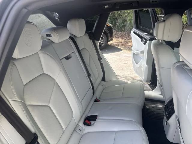 Used 2025  Porsche Base image 11