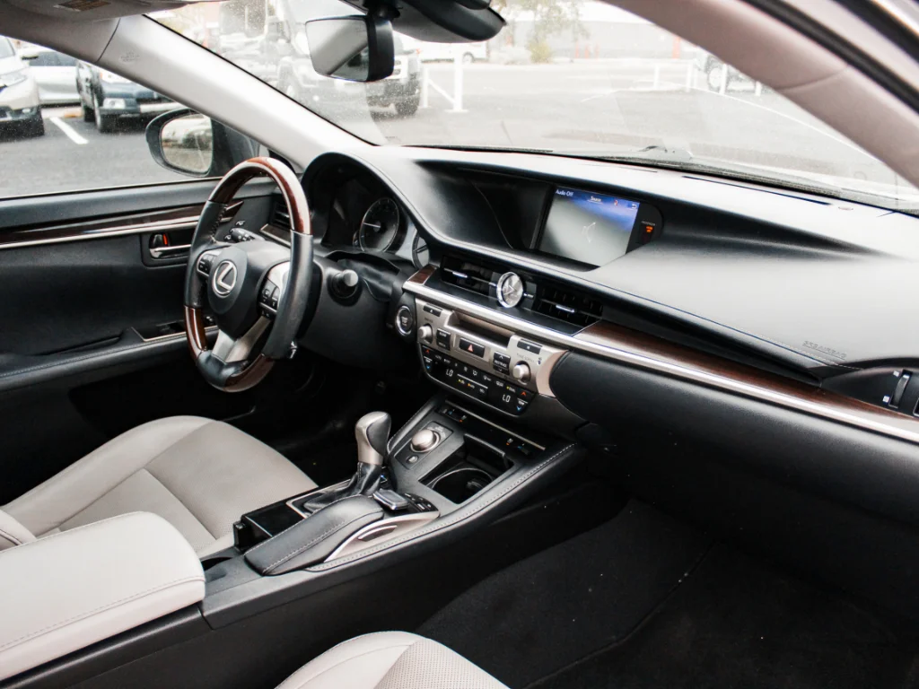 Used 2018 Nebula Gray Pearl Lexus Base image 31
